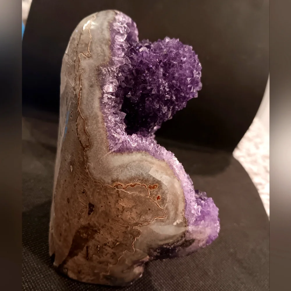 Stunning Purple Amethyst Geode Huge New - Picture 9 of 16